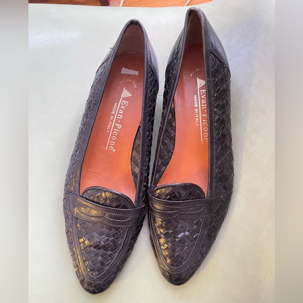 Vintage Evan-Picone All Leather (made in Italy) kitten heel loafers. 7.5